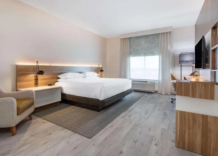 Wyndham Garden Orlando Airport - Free Airport Shuttle Hotel